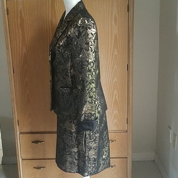 Tahari skirt suit, NWT size 8 - Picture 4 of 8